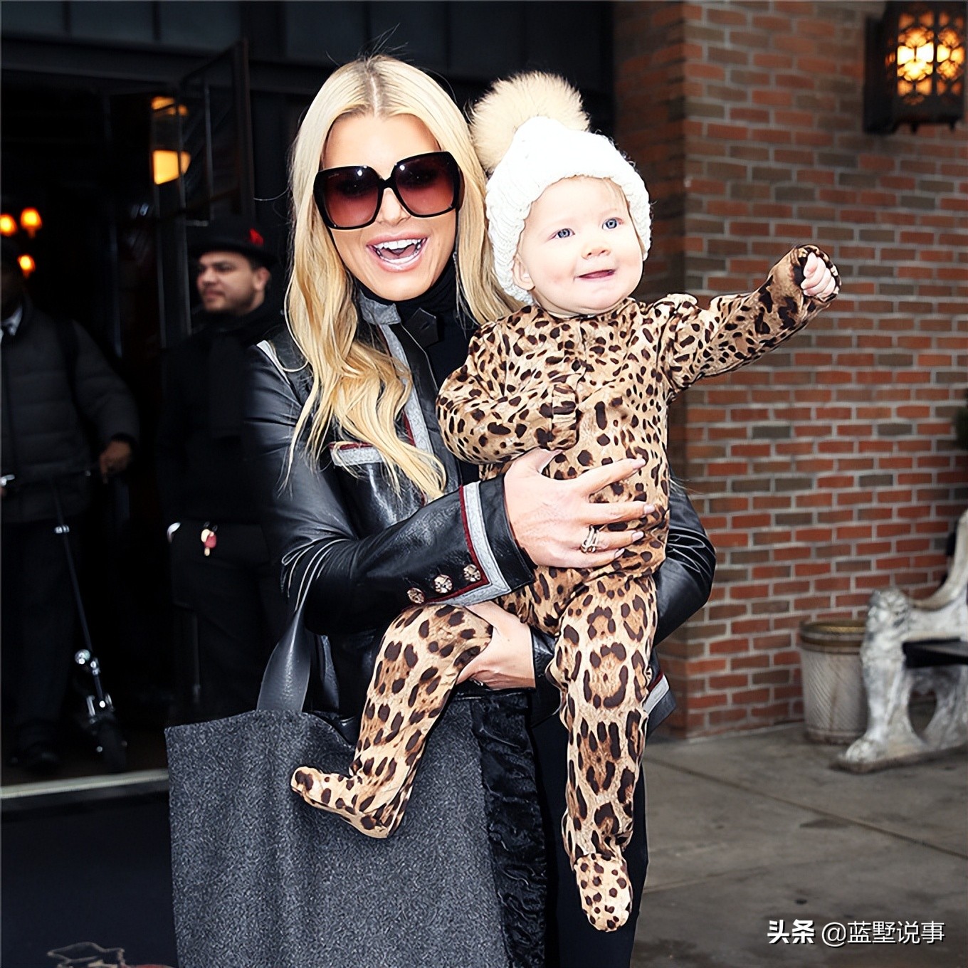 美国歌手杰西卡辛普森写真,杰西卡母亲凯瑟琳