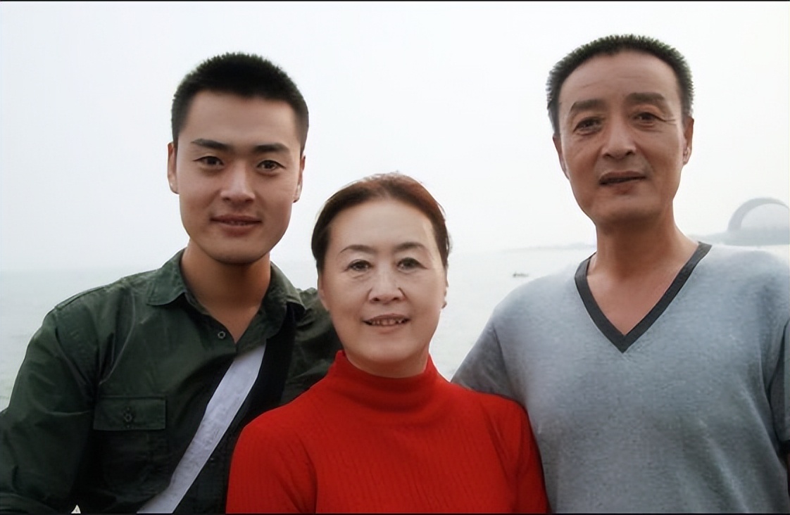 张桐获飞天奖视帝,张桐被评为影帝视频