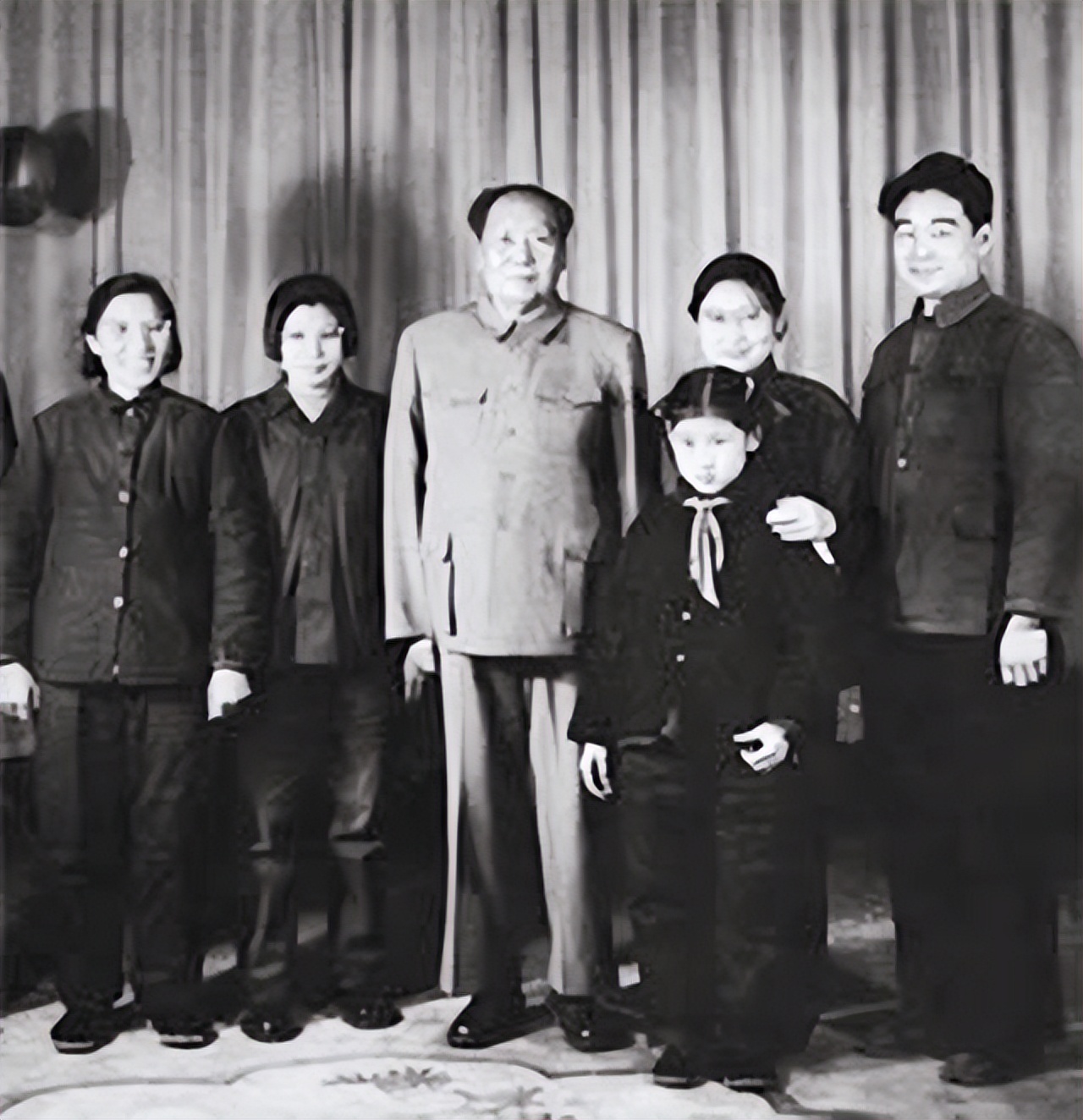 海南发现一山头长得像毛主席，孔令华跪地流泪，李讷也都感叹很像