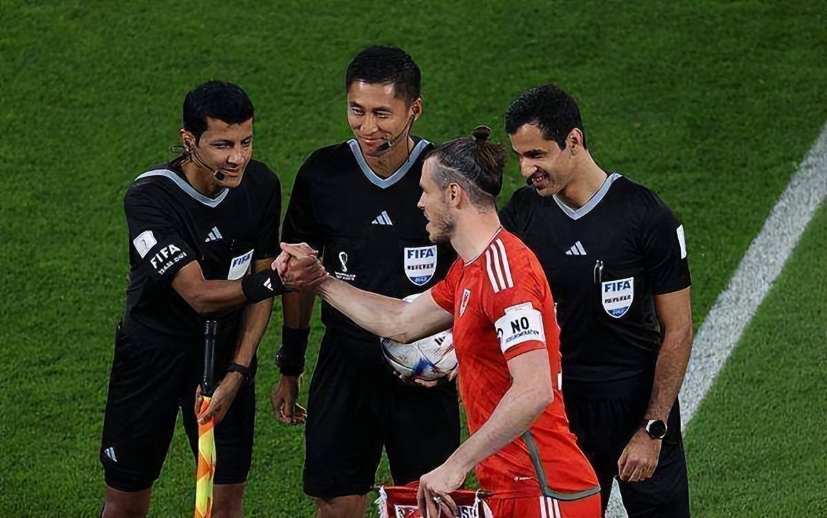 马宁裁判视频回放,马宁2002世界杯发牌是哪一场