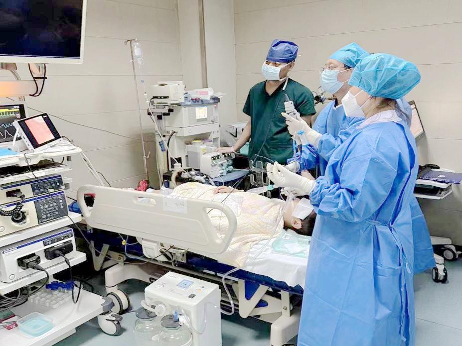 小孩咳嗽发烧前面高热后面低热,孩子反复高热咳嗽是什么原因