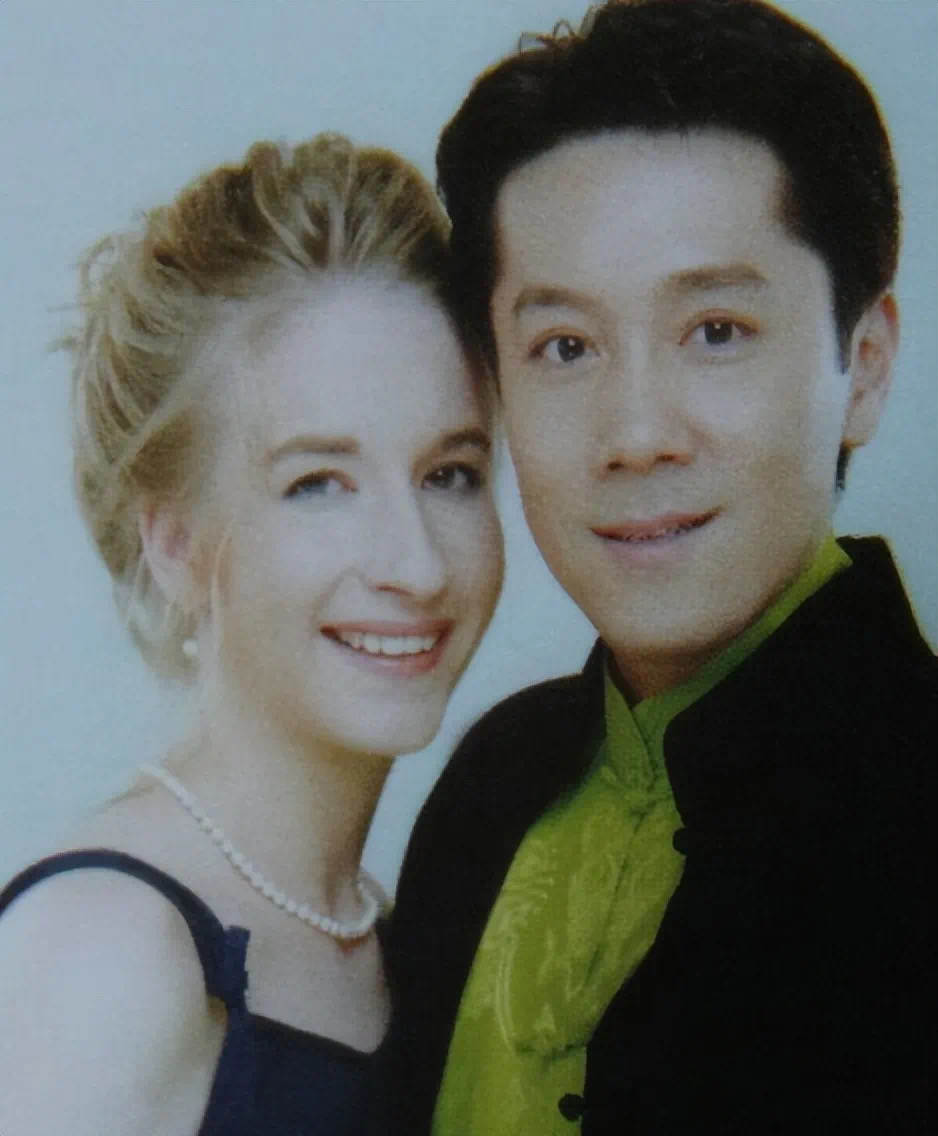 不婚、接廉价商演、走穴…一首歌唱一辈子的老牌歌星，现状各不同