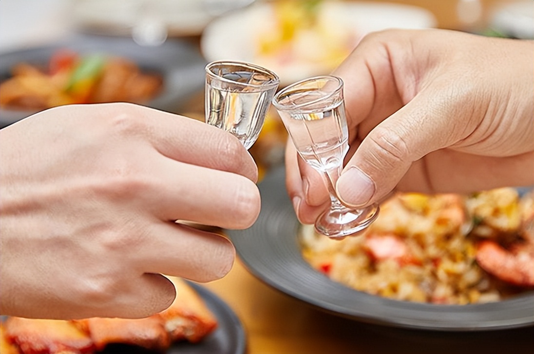 黄盖玻汾与红盖哪个贵些,黄盖玻汾和红盖玻汾哪个好喝知乎