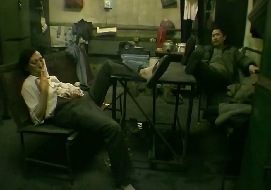 住在2元店的女性，轰然倒塌的工厂，《铁西区第一个部分：工厂》