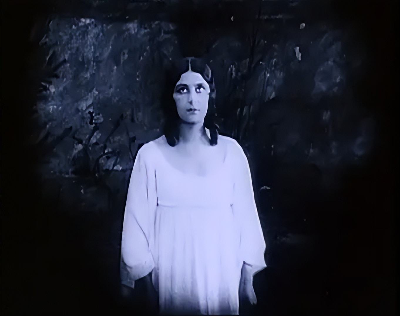 罗勃.韦恩导演用一部黑白电影,开创了德国表现主义电影的先河