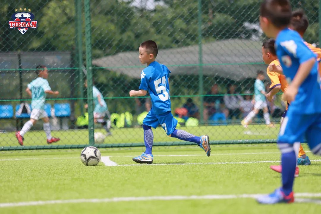 濂嬪媷浜夊厛鏃犳墍鐣忔儳,闃熶紞椋庨噰灞曠ず鍔ㄤ綔