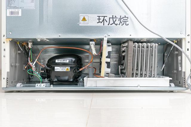 疫情过后你也许需要一台大冰箱，看看这款高颜值的小吉十字门冰箱