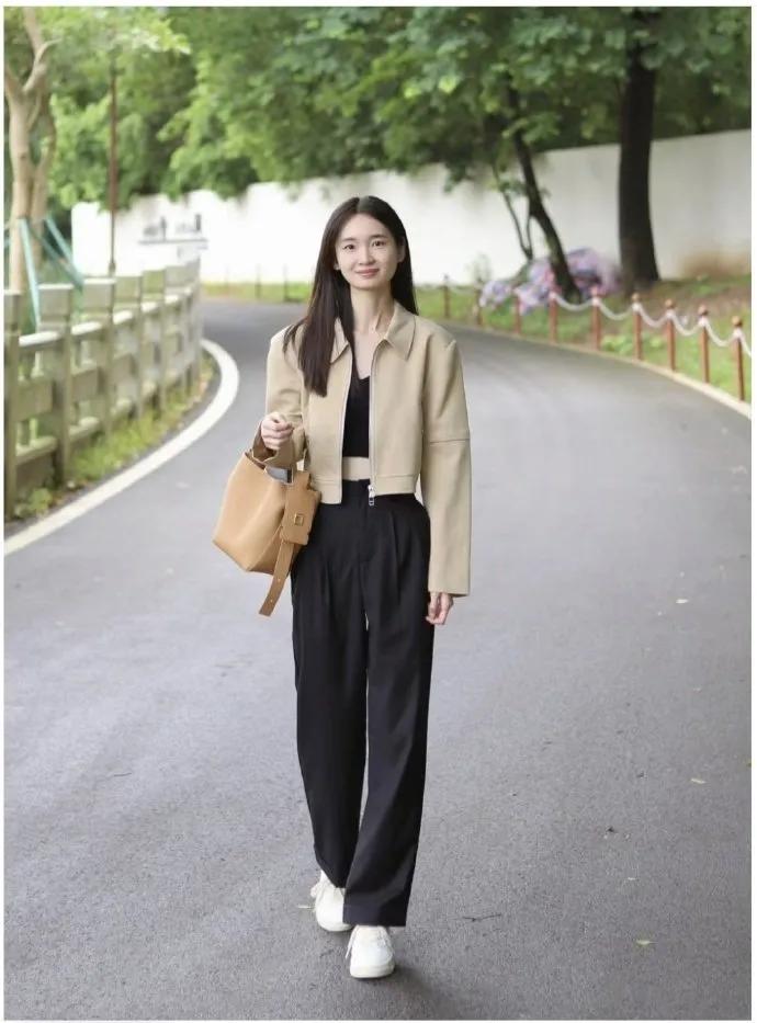 温婉娴静女生,优雅少女风景画