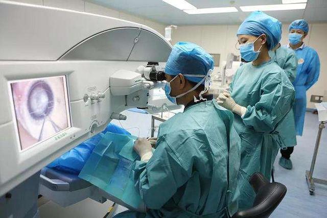 激光治疗近视眼的危害和后遗症,做近视眼激光手术的缺点与后遗症