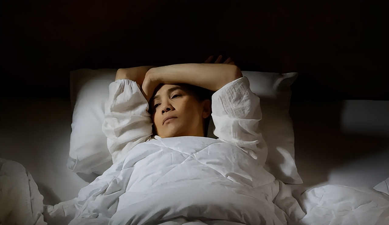 为什么半夜嘴巴很干,为什么半夜嘴巴冒酸水