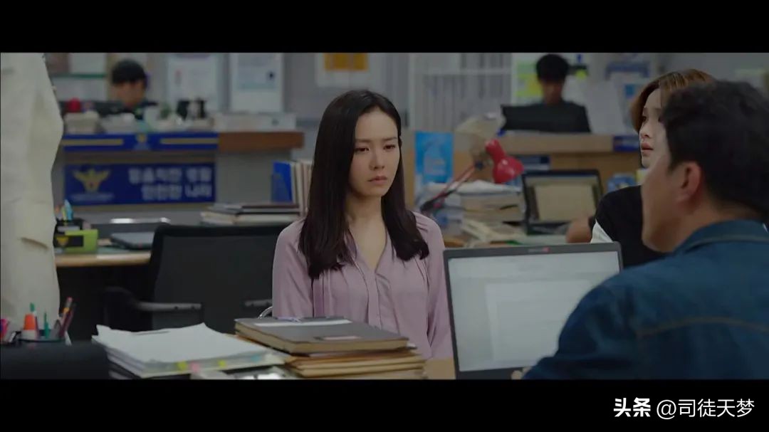 41岁女神“嫁给初恋”，比老公颜值更高的是她的衣品照着穿美绝了