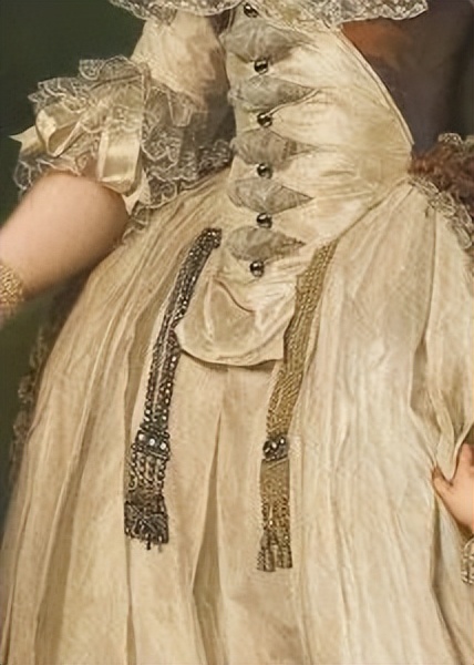 不能少了这件“幸运”珠宝，不但自带“神秘力量”还能时髦到没朋友