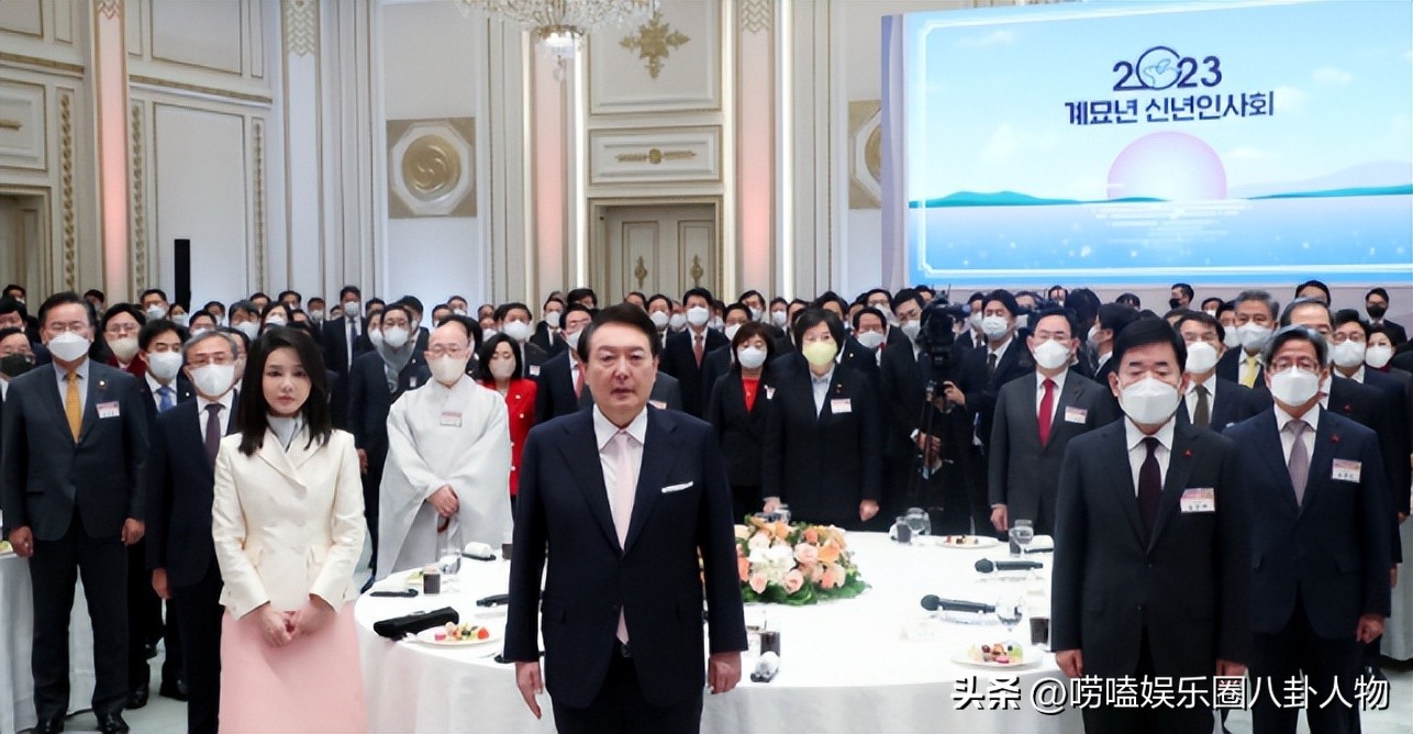 韩国第一夫人变低调，金建熙新年穿着好少女，吸取G20峰会教训