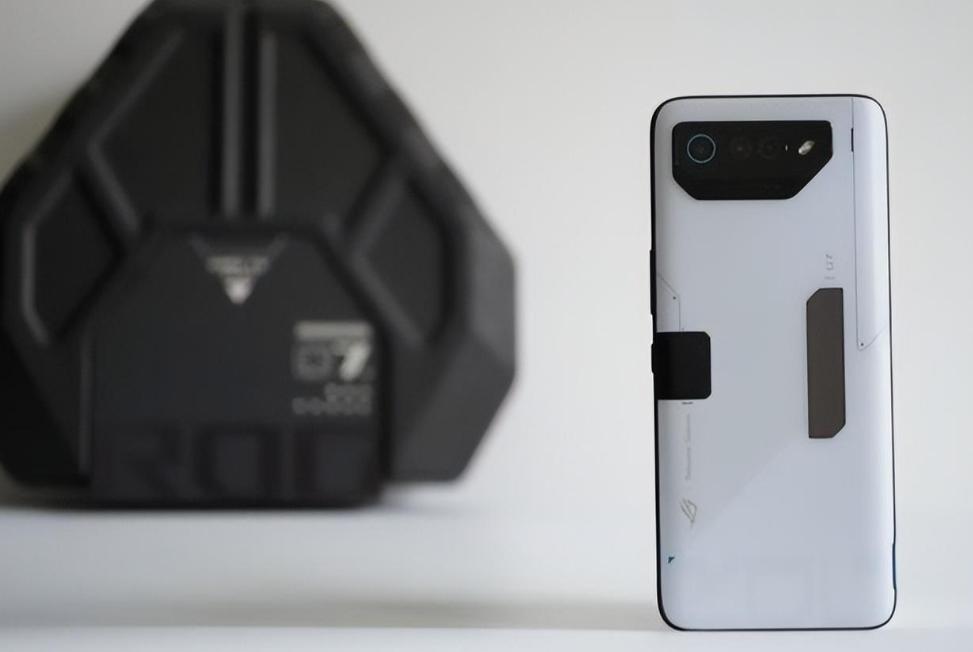 rog7和苹果手机打游戏哪个好,rog7pro和苹果14