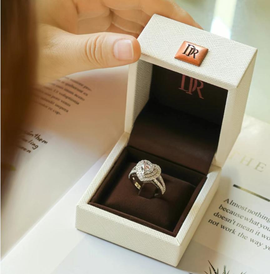 哪个牌子的求婚钻戒最好,求婚钻戒买哪个钻戒性价比最高