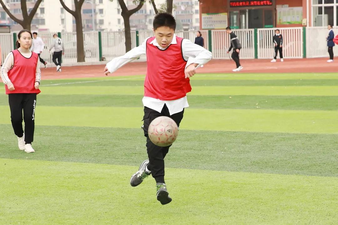 鐖辫繍鍔ㄦ墠鍋ュ悍鍥剧墖,杩愬姩寮哄仴浣撻瓌灞曠幇闈掓槬椋庨噰