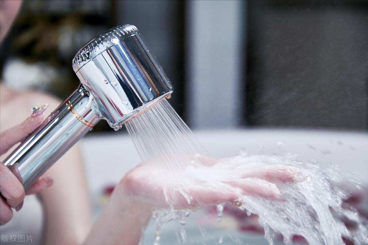 美的与万和燃气热水器哪个好,燃气热水器万和和美的哪个牌子好