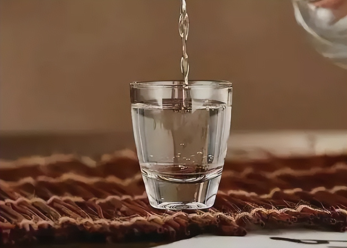 烟酒店开在偏僻的地方有啥猫腻,为什么街边烟酒店不倒闭