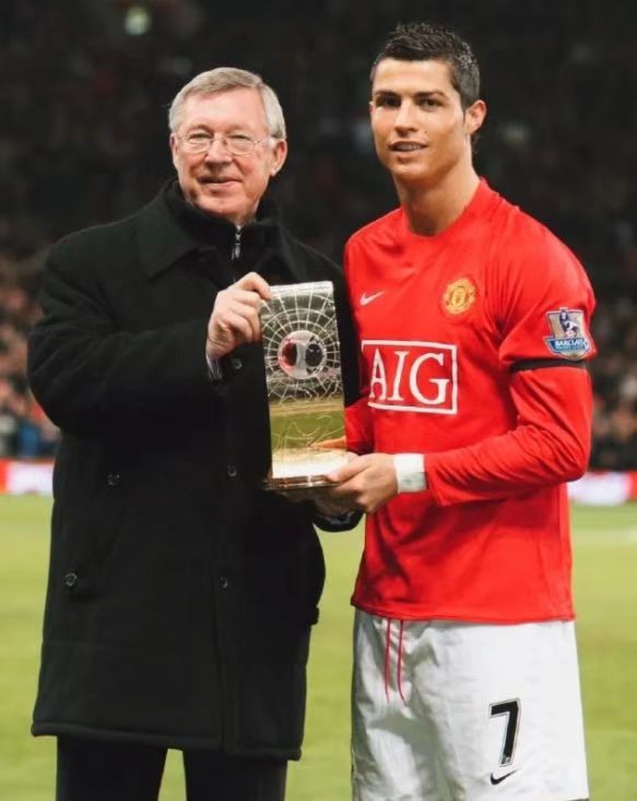 传奇终将落幕英雄永不褪色,传奇终将落幕下一句