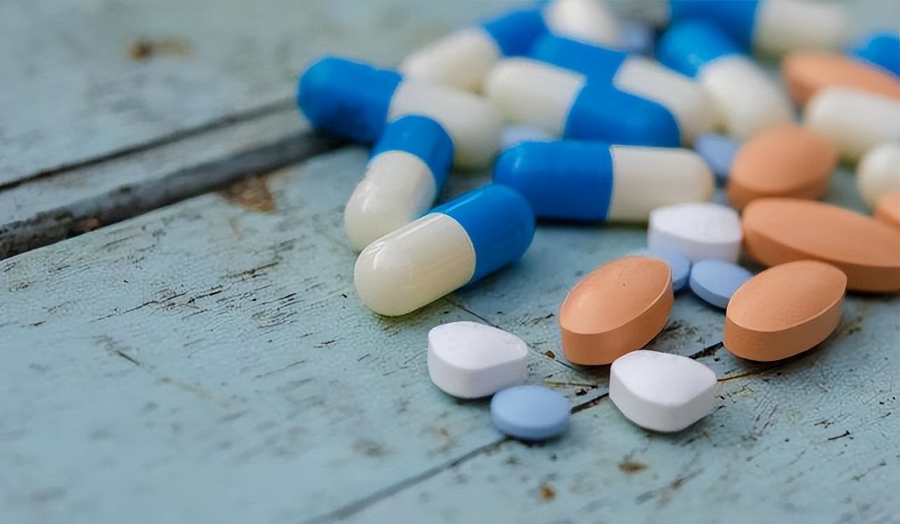 阿莫西林和头孢属于同种抗生素吗,世界上两大抗生素阿莫西林和头孢