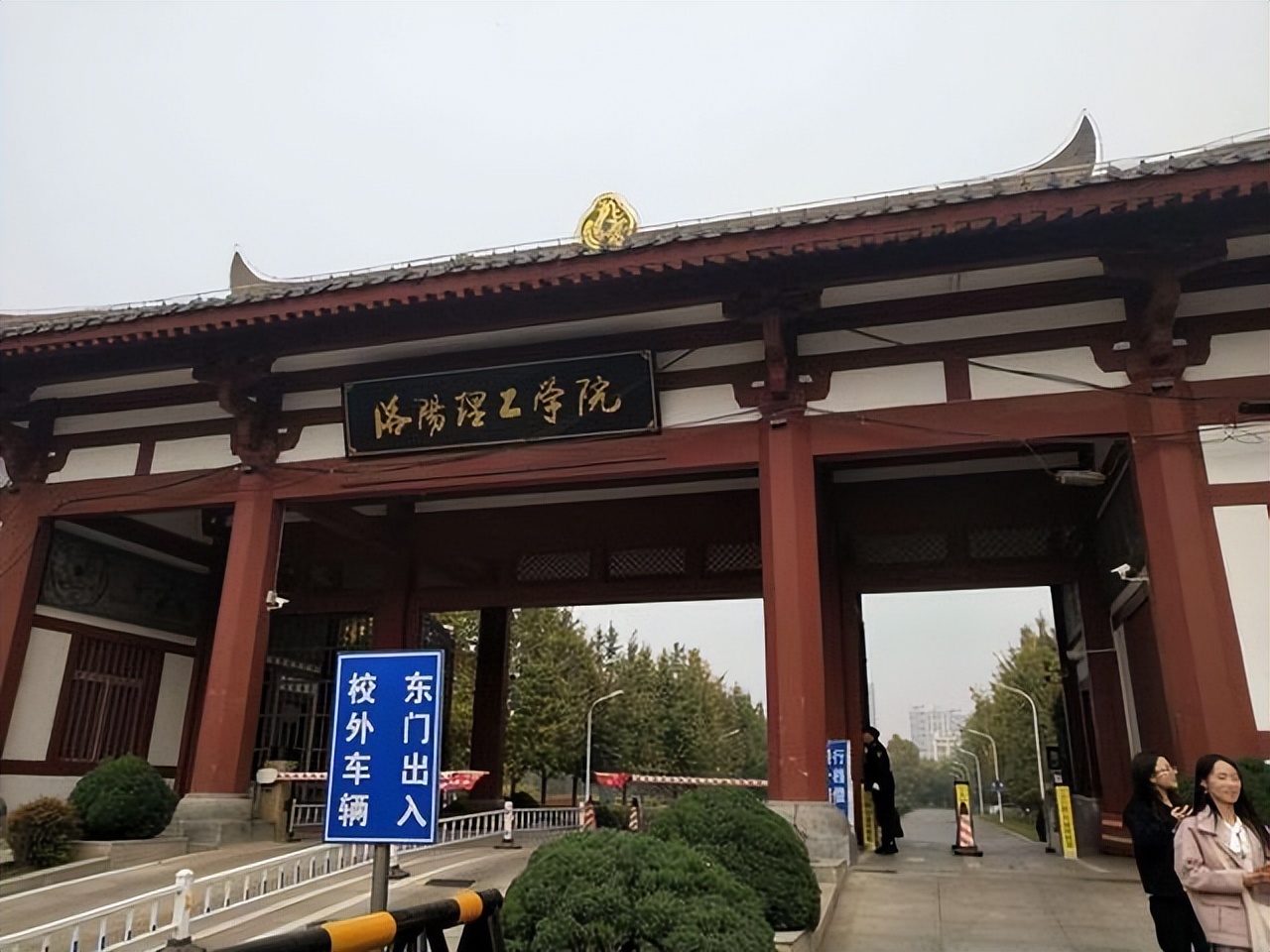 洛阳理工学院一大二学生坠亡，生前给母亲发遗言，曝光轻生原因