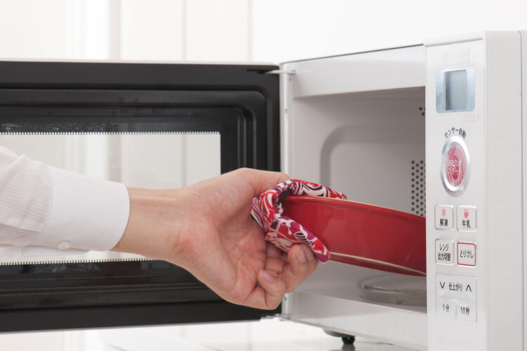 微波炉有辐射对人体有危害吗,微波炉辐射对周围食物有影响吗