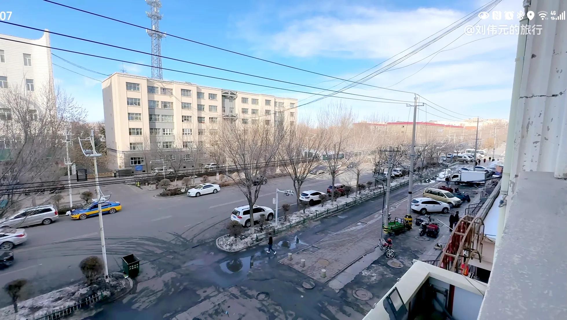 到木垒县吃干锅大虾，视频时长有点缩水了，跟着刘伟元游*疆新**！