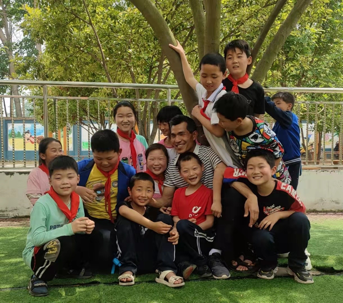 白发校长16字金句,白发校长联系方式