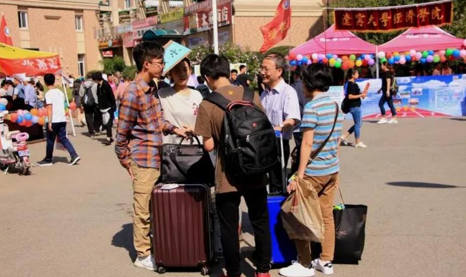 上海一学生6楼坠亡,上海研一学生坠亡是男生还是女生