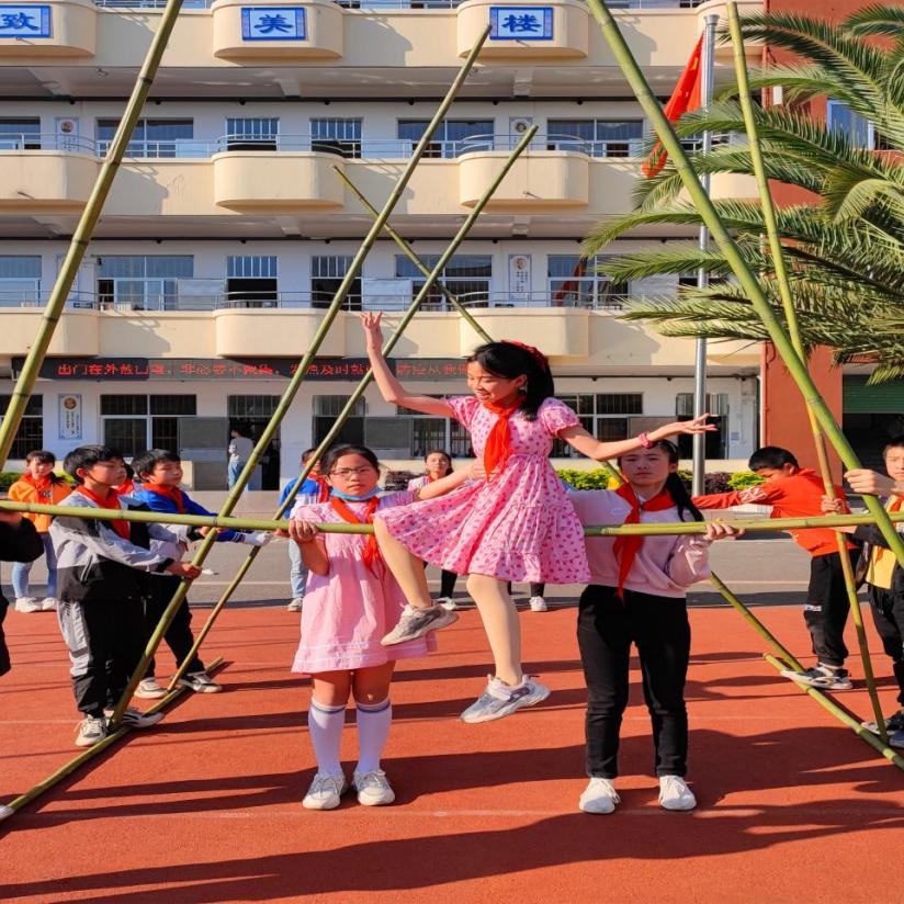 南康赤土民族小学,南康区赤土民族中心小学六年级
