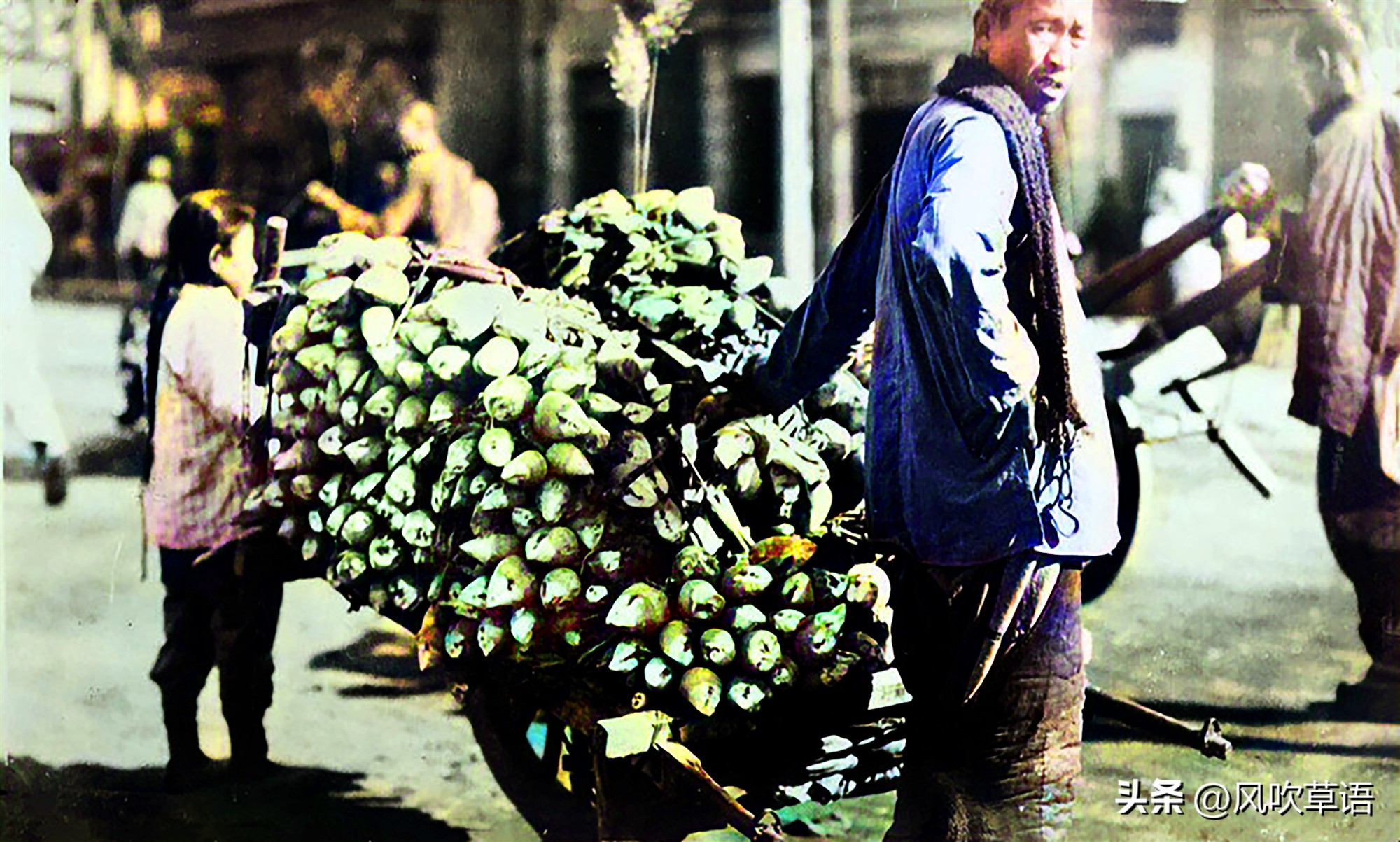 1928年的北京街头，黑猪过处黄尘四起，茶馆门前“葛大爷”现身