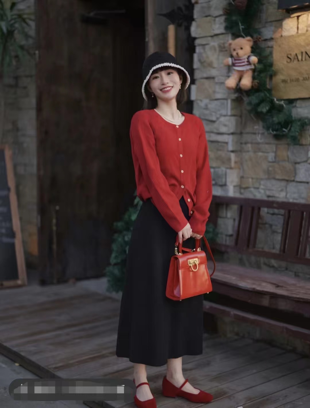 皮肤黑黄适合穿什么颜色衣服显白,男士皮肤黑穿什么颜色的衣服显白