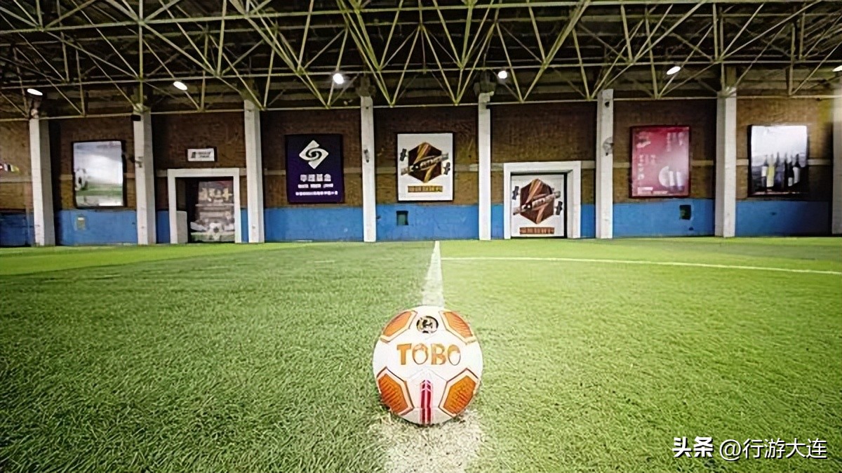 人山人海的足球比赛开场,大连人足球赛事