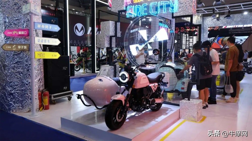 四缸仿赛双缸街车首亮相这届摩博会银钢有看头