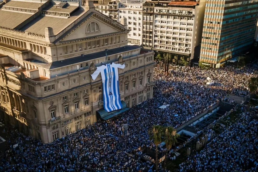 梅西和15岁的少年,梅西9岁喜欢的女孩