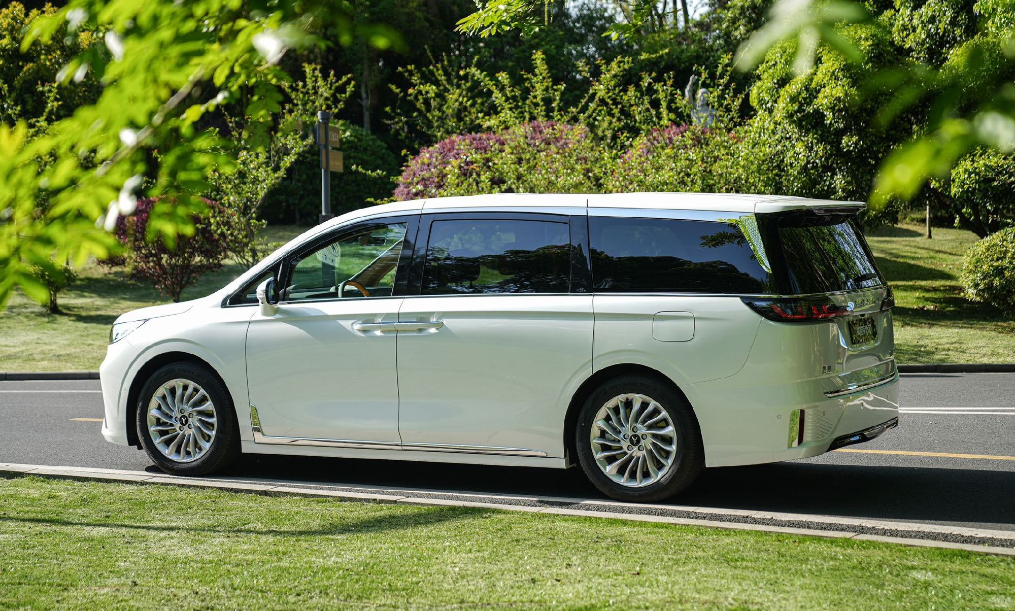 岚图梦想家mpv插电混动深度试驾,新款岚图梦想家mpv混动版值得买吗