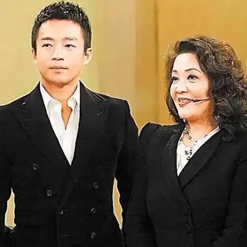 汪小菲和大s的最新消息直播,汪小菲直播爆料大s