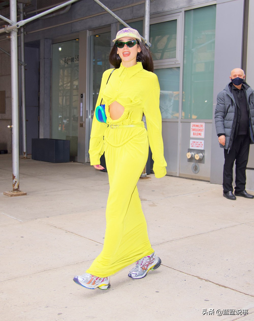 女明星穿什么颜色的衣服,女明星会穿特别的颜色的衣服么