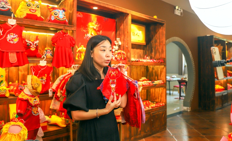 闻喜小糖人婴幼儿服饰：加紧生产“布老虎”服饰满足节日市场
