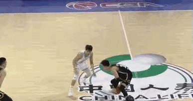 辽宁对广东郭艾伦花式运球过半场,郭艾伦过人花里胡哨