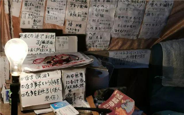 身穿15元鞋子老人向社会捐款1000万,老人穿15元鞋给家乡捐款1000万