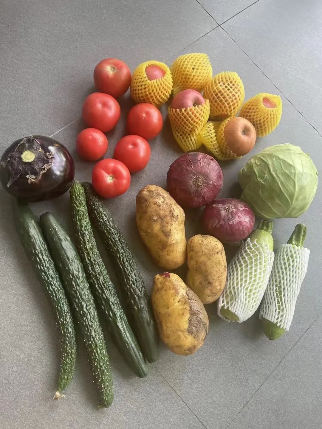 东升镇封管控小区里，暖心一幕幕——