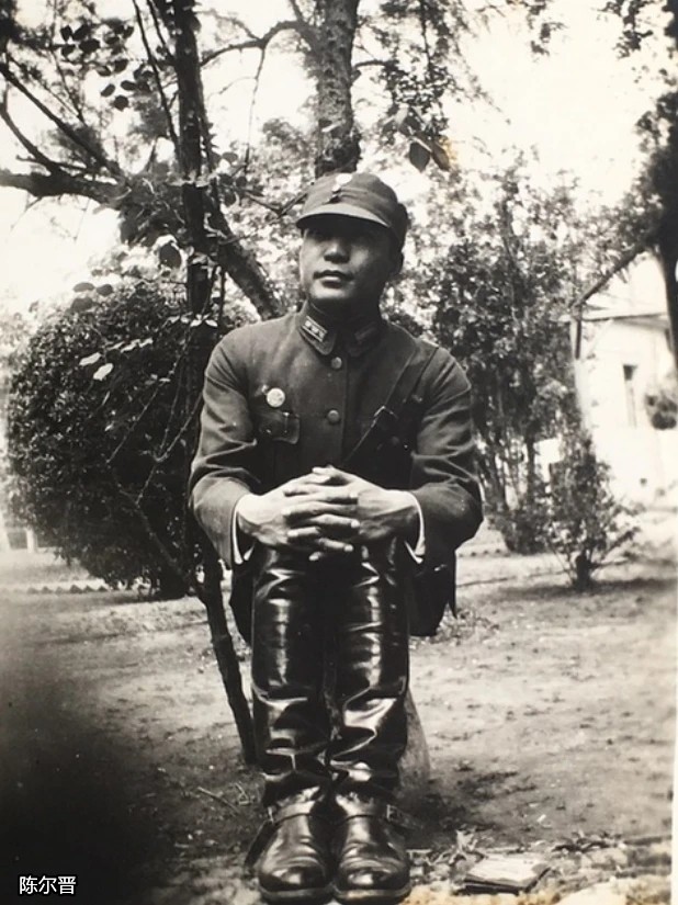 国军*官高**卖房囤*火军**，望远镜刻姓名秘送*产党共**，陈毅：后勤部长好