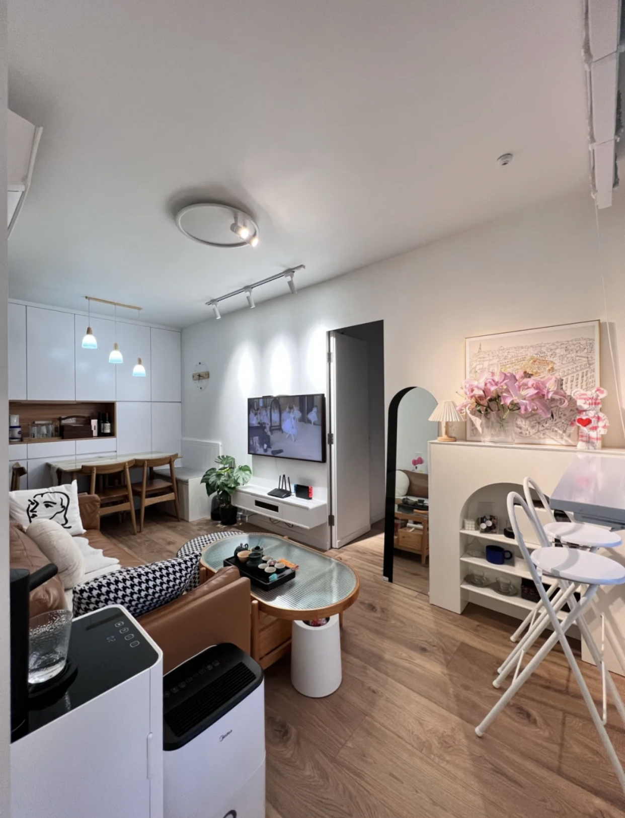 她等了8年,终于租到35㎡“公屋”,花10万装修后,效果太精致了