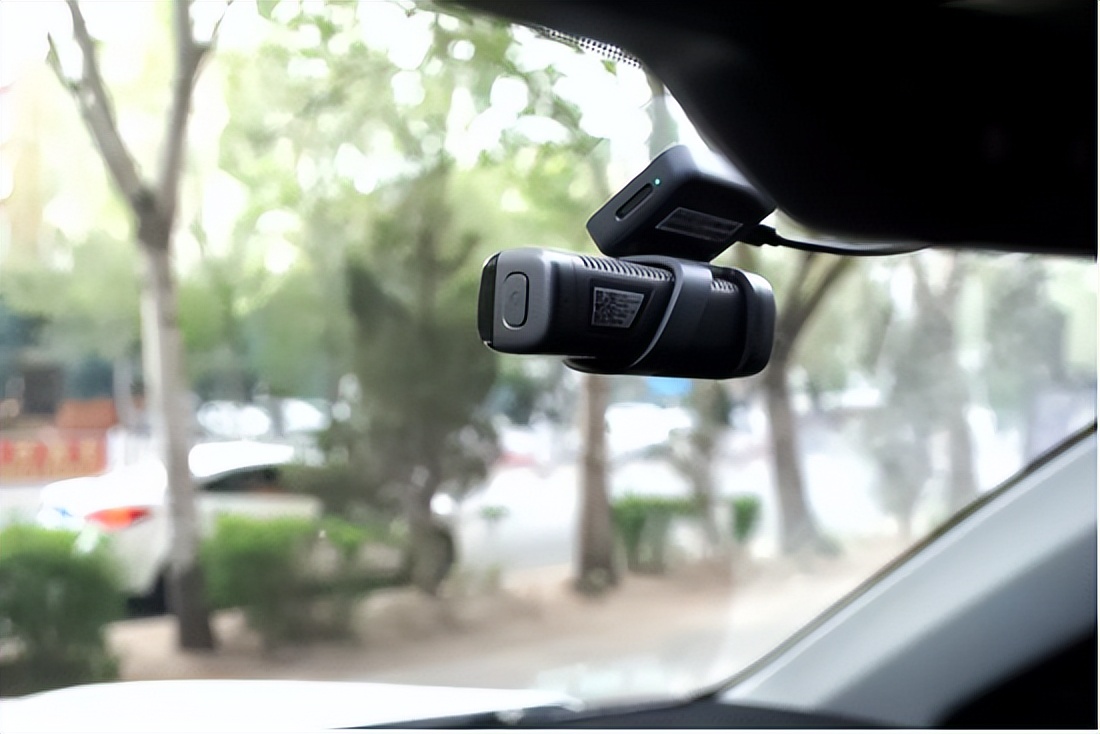 能4G联网的行车记录仪到底实不实用？70迈M500行车记录仪评测体验