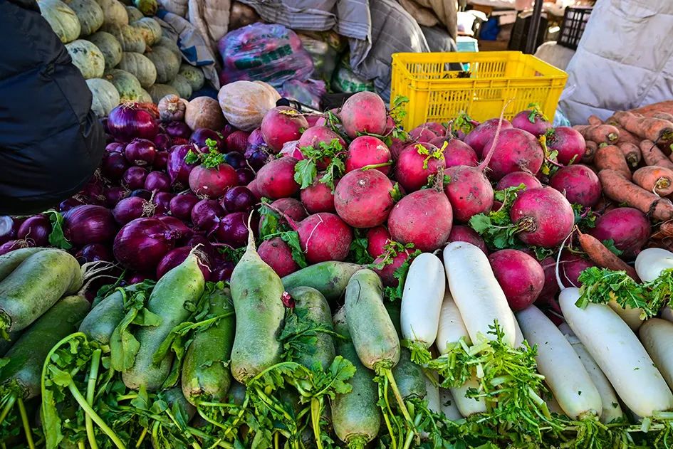 西山脚下的早市,闲逛最具人间烟火气的早市