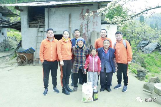 创盈芯集团联合“IN19”家族走进贵州助学送爱心