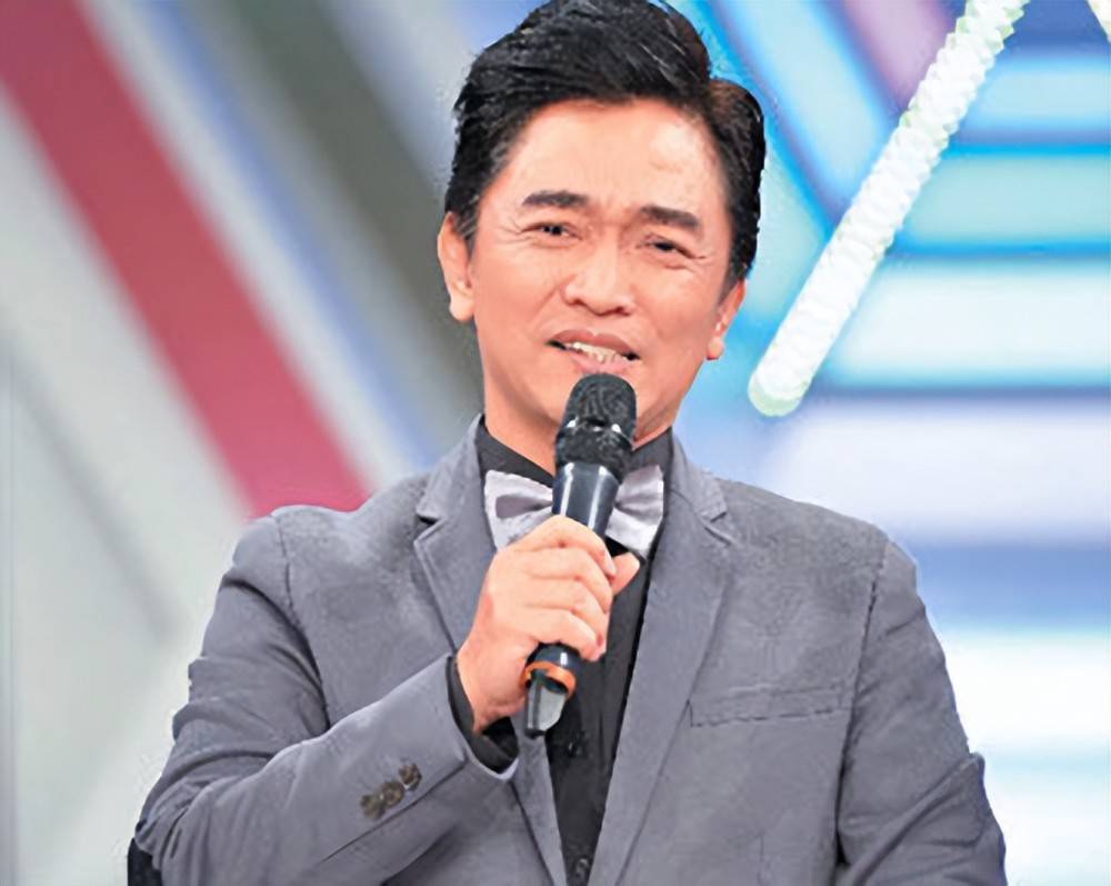 父女“嘴对嘴亲吻”不害臊，以爱的名义满足私欲的行为，该停止了