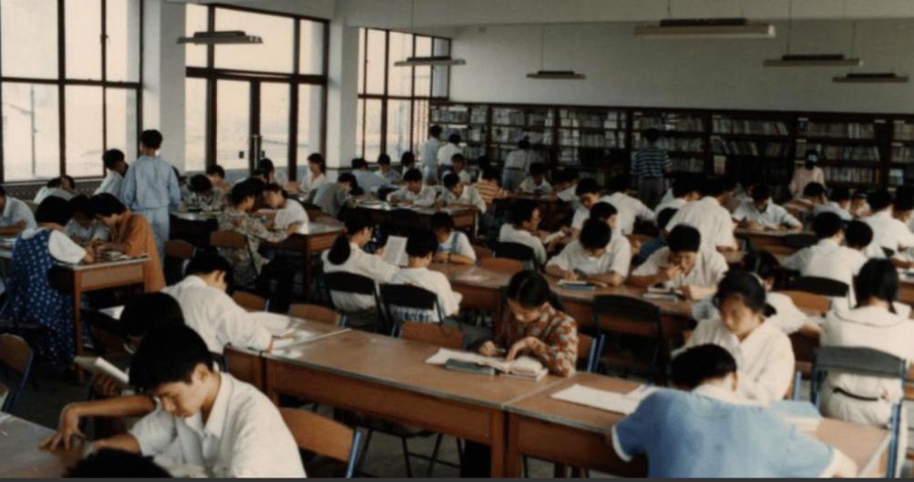 1995年韩国女老板下跪,河南小伙拒绝女老板