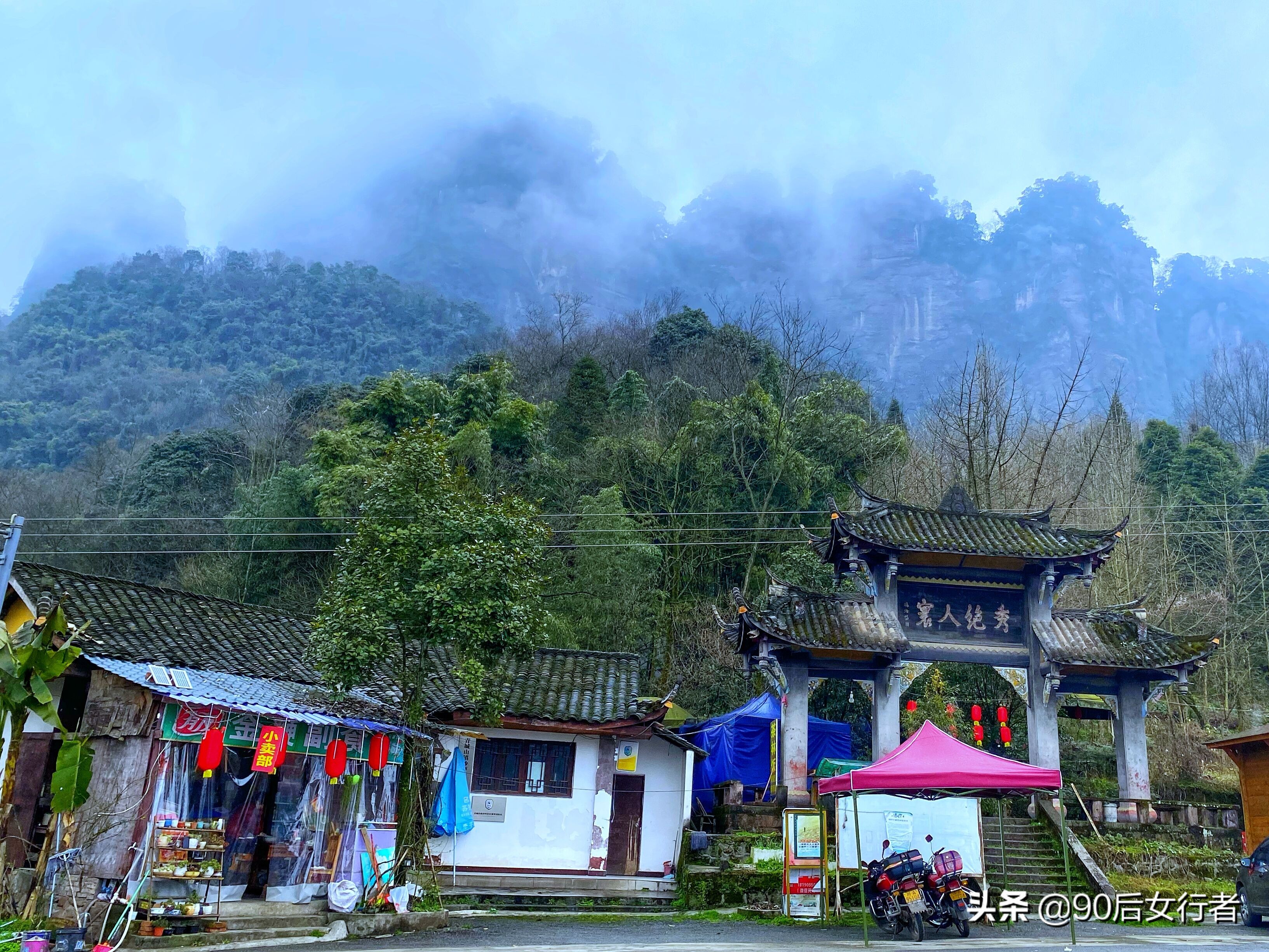 下雨天去拜访师傅合适吗,雨天去青城山
